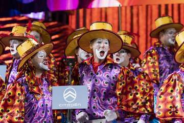 Los Nietos de SaryManchez se autodescalifican en la final de murgas al superar el tiempo establecido en señal de protesta/Lpacarnaval y TA.